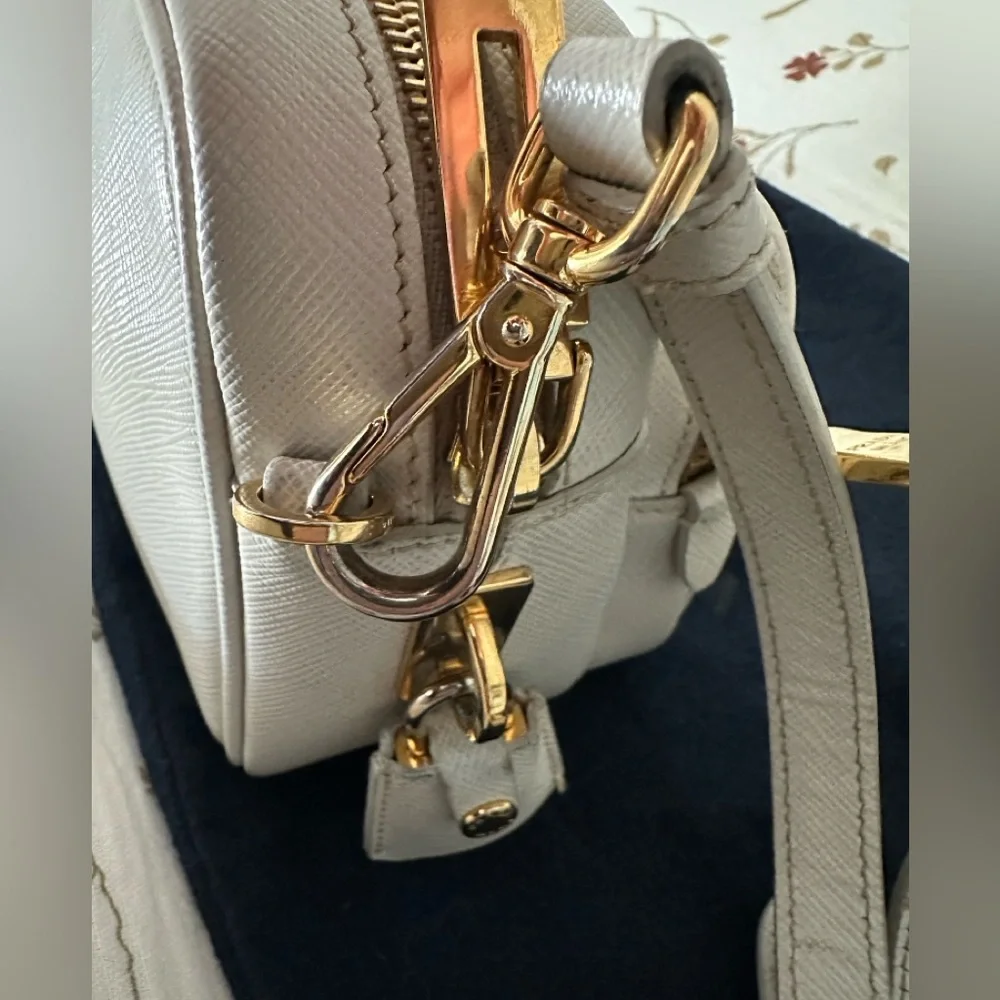 Prada camera bag - Picture 6 of 14